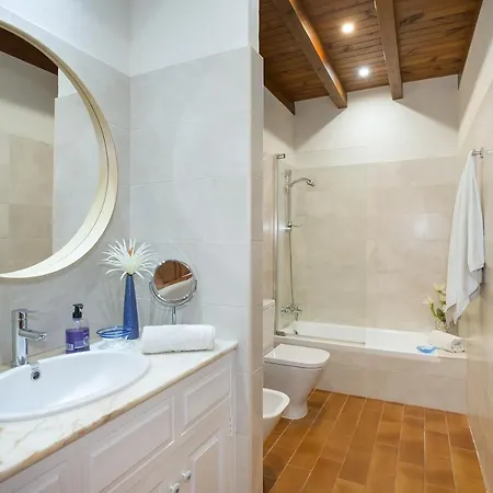 Owl Vallori - 5 Min Walk To The