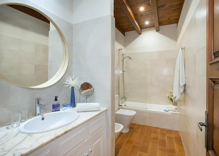 Owl Vallori - 5 Min Walk To The