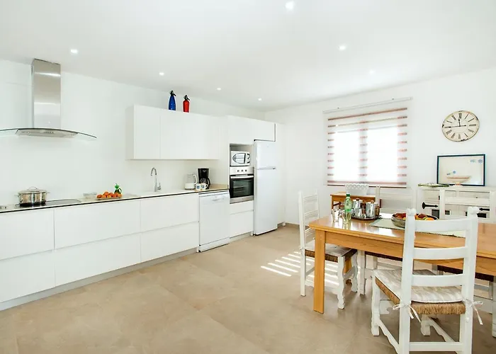 Owl Vallori - 5 Min Walk To The