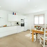Owl Vallori - 5 Min Walk To The